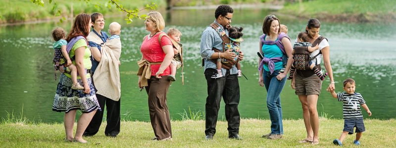 group-shot-in-front-of-lake